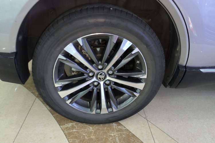 Used Toyota Venza 2022 2.0L CVT Two-Wheel Drive Luxury Edition Right Rear Wheel Hub