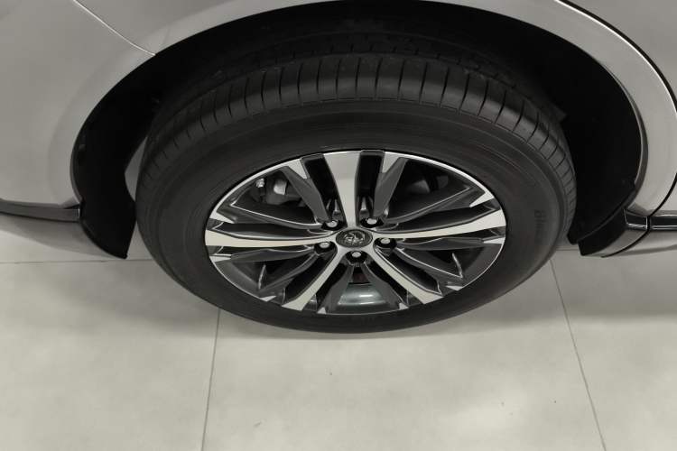 Used Toyota Venza 2022 2.0L CVT Two-Wheel Drive Luxury Edition Right Rear Wheel Hub