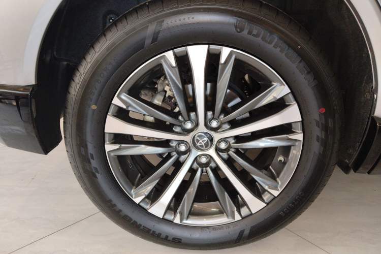 Used Toyota Venza 2022 2.0L CVT Two-Wheel Drive Luxury Edition Right Rear Wheel Hub