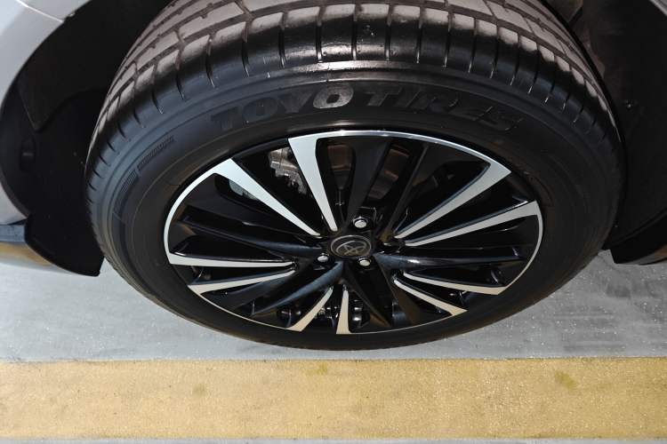Used Toyota Venza 2022 2.0L CVT Two-Wheel Drive Prestige Edition Right Rear Wheel Hub