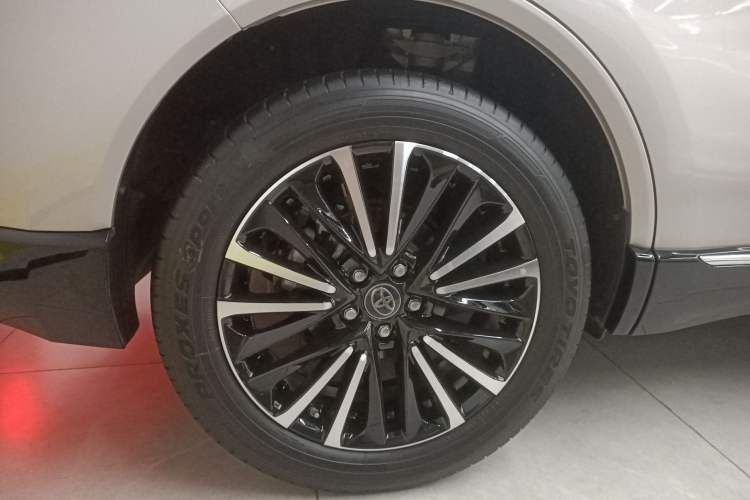 Used Toyota Venza 2022 2.0L CVT Two-Wheel Drive Prestige Edition Right Rear Wheel Hub