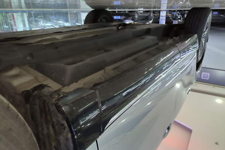 Used Toyota Venza 2022 2.0L CVT Two-Wheel Drive Luxury Edition Right Side Sill