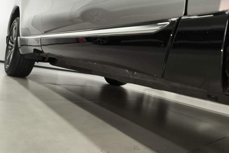 Used Toyota Venza 2022 2.0L CVT Two-Wheel Drive Luxury Edition Right Side Sill