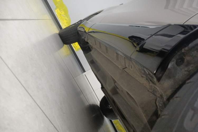Used Toyota Venza 2022 2.0L CVT Two-Wheel Drive Prestige Edition Right Side Sill