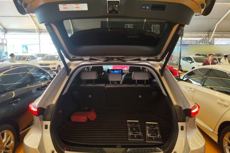 Used Toyota Venza 2022 2.0L CVT Two-Wheel Drive Prestige Edition Trunk