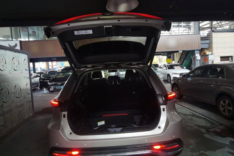 Used Toyota Venza 2022 2.0L CVT Two-Wheel Drive Prestige Edition Trunk