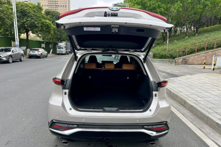 Used Toyota Venza 2022 Dual-Engine 2.5L CVT Two-Wheel Drive Prestige Edition Trunk