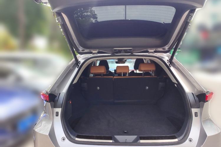 Used Toyota Venza 2022 2.0L CVT Two-Wheel Drive Prestige Edition Trunk