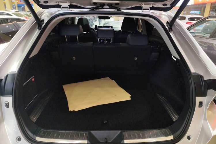 Used Toyota Venza 2022 2.0L CVT Two-Wheel Drive Prestige Edition Trunk