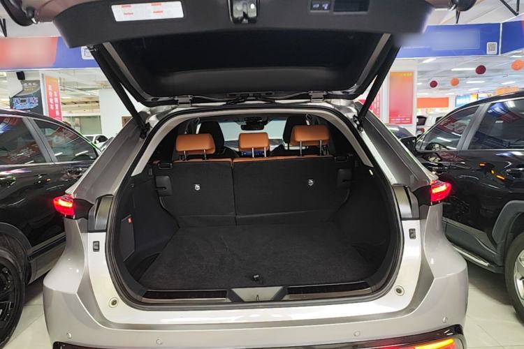 Used Toyota Venza 2022 2.0L CVT Two-Wheel Drive Prestige Edition Trunk