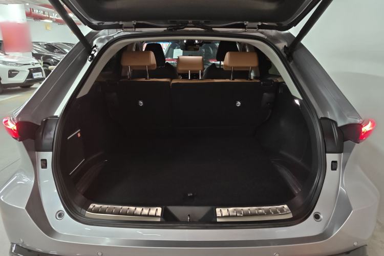 Used Toyota Venza 2022 2.0L CVT Two-Wheel Drive Prestige Edition Trunk