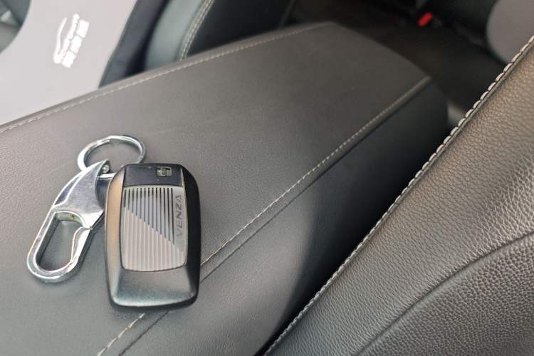 Used Toyota Venza 2022 2.0L CVT Two-Wheel Drive Prestige Edition Vehicle Key
