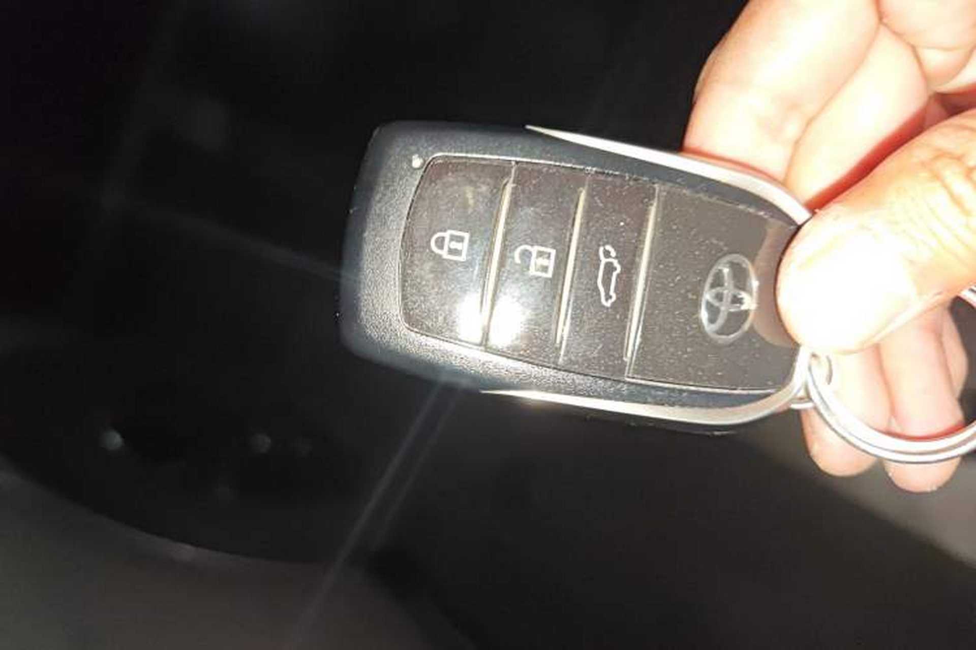 Used Toyota Venza 2022 2.0L CVT Two-Wheel Drive Prestige Edition Vehicle Key