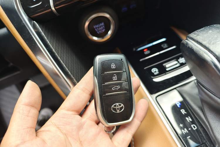 Used Toyota Venza 2022 2.0L CVT Two-Wheel Drive Prestige Edition Vehicle Key