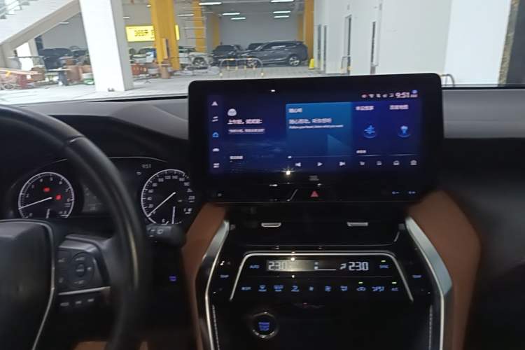 Used Toyota Venza 2022 2.0L CVT Two-Wheel Drive Prestige Edition Audio And AC Panel