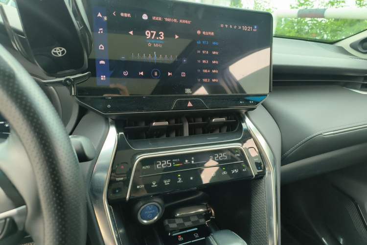 Used Toyota Venza 2022 Dual-Engine 2.5L CVT Four-Wheel Drive Supreme Edition Audio And AC Panel