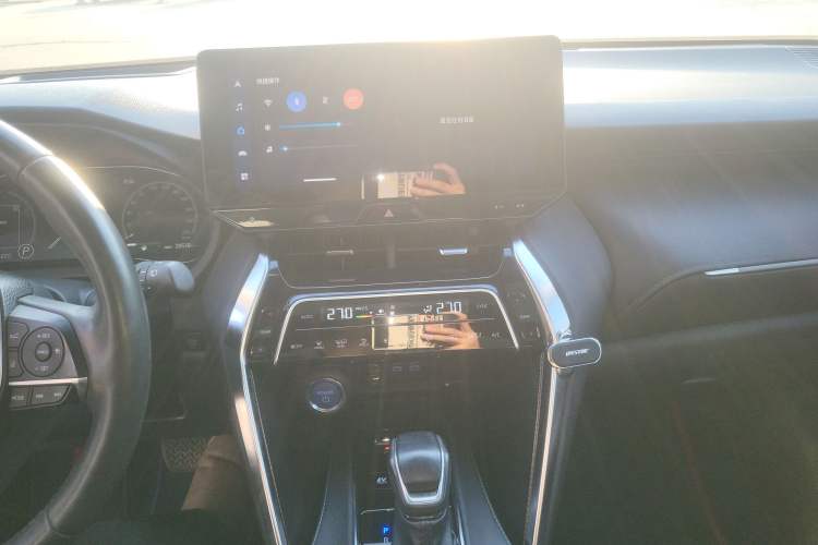 Used Toyota Venza 2022 Dual-Engine 2.5L CVT Four-Wheel Drive Supreme Edition Audio And AC Panel
