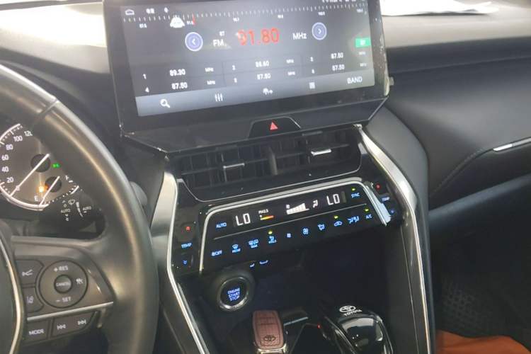 Used Toyota Venza 2022 2.0L CVT Two-Wheel Drive Prestige Edition Audio And AC Panel