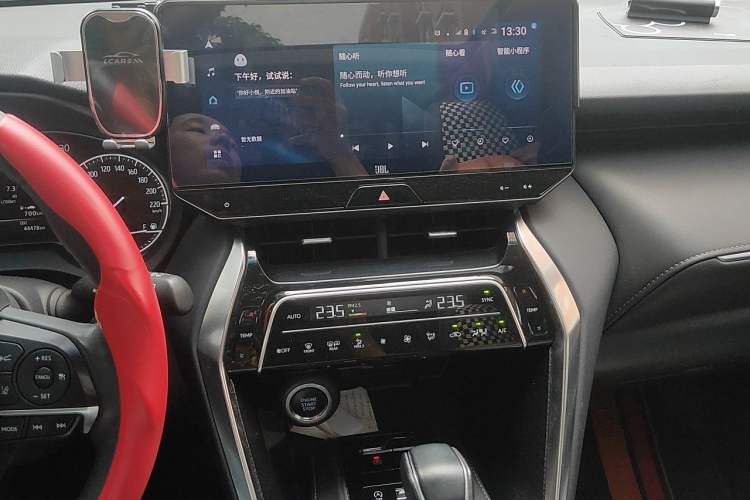 Used Toyota Venza 2022 2.0L CVT Two-Wheel Drive Prestige Edition Audio And AC Panel