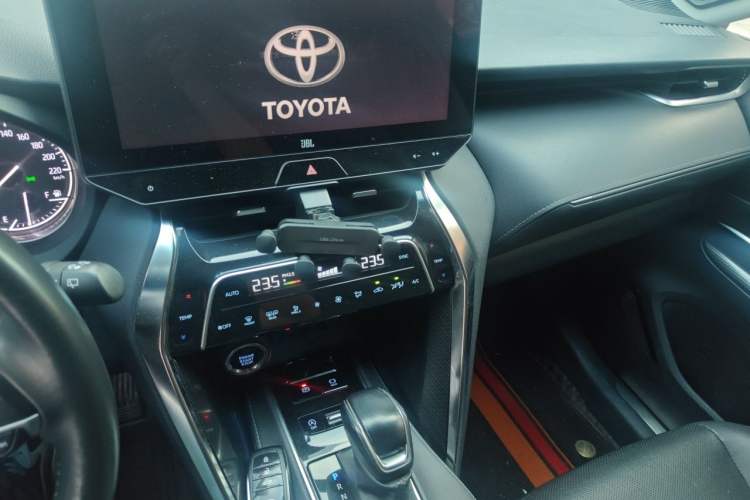 Used Toyota Venza 2022 2.0L CVT Two-Wheel Drive Prestige Edition Audio And AC Panel