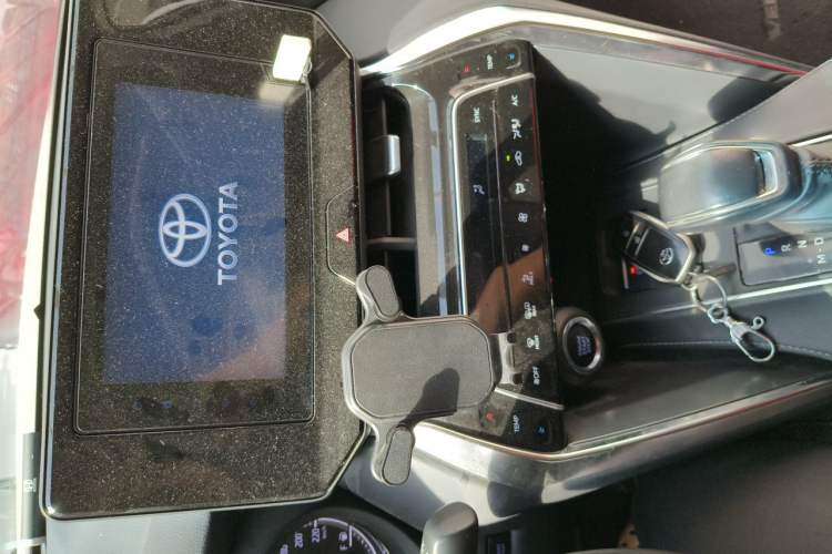 Used Toyota Venza 2022 2.0L CVT Two-Wheel Drive Luxury Edition Audio And AC Panel