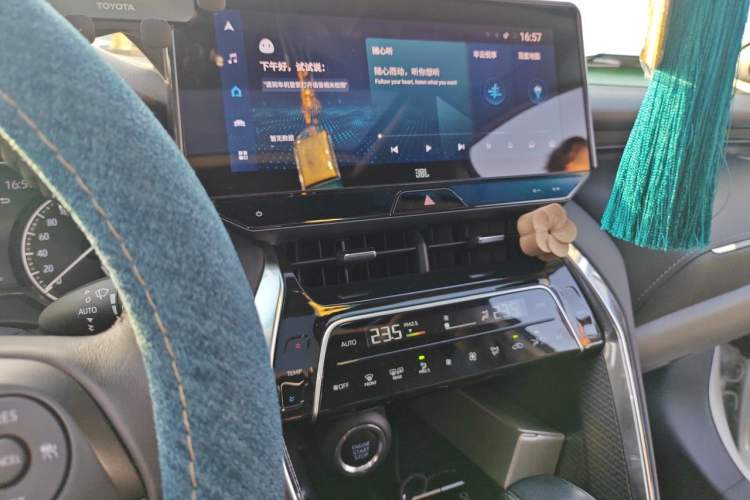 Used Toyota Venza 2022 2.0L CVT Two-Wheel Drive Prestige Edition Audio And AC Panel