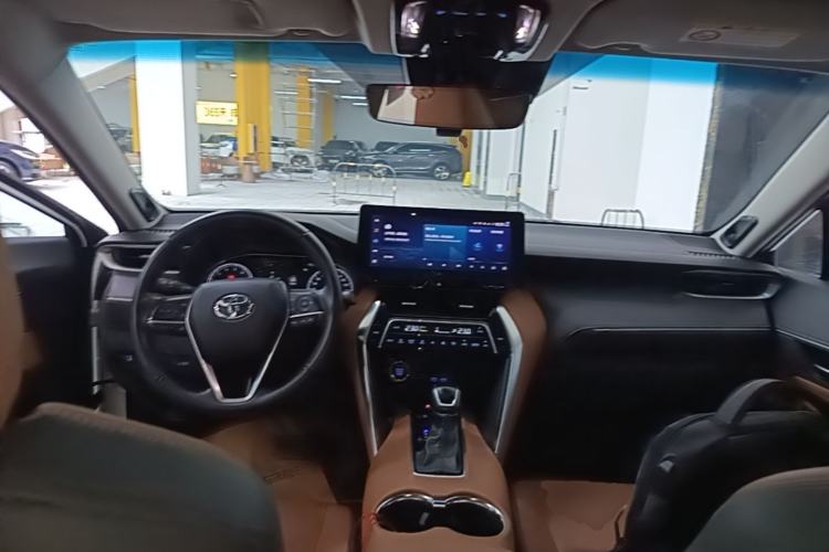 Used Toyota Venza 2022 2.0L CVT Two-Wheel Drive Prestige Edition Center Console