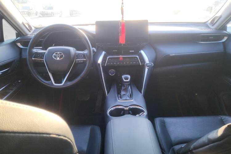 Used Toyota Venza 2022 Dual-Engine 2.5L CVT Four-Wheel Drive Supreme Edition Center Console
