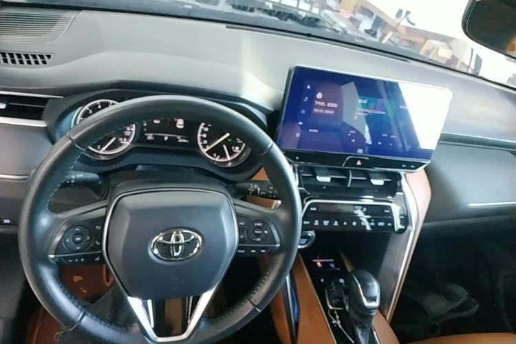 Used Toyota Venza 2022 2.0L CVT Two-Wheel Drive Prestige Edition Center Console