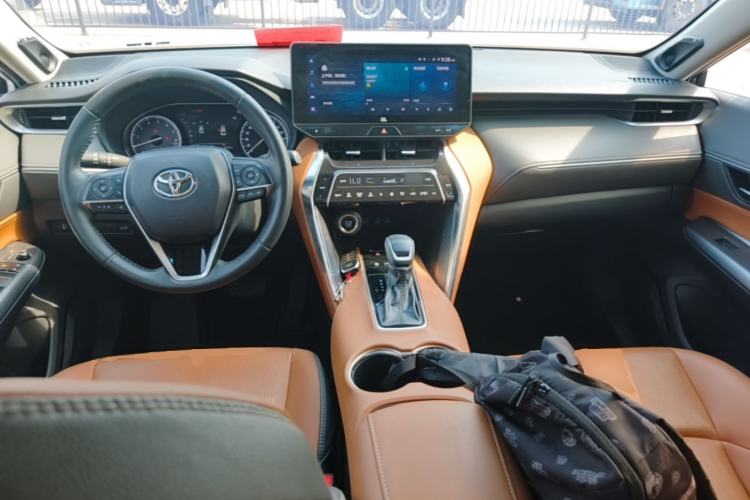 Used Toyota Venza 2022 2.0L CVT Two-Wheel Drive Prestige Edition Center Console