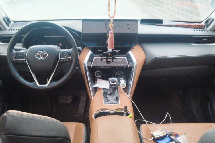 Used Toyota Venza 2022 2.0L CVT Two-Wheel Drive Prestige Edition Center Console