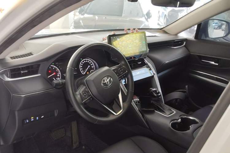 Used Toyota Venza 2022 2.0L CVT Two-Wheel Drive Prestige Edition Center Console