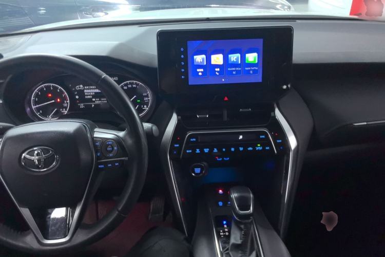 Used Toyota Venza 2022 2.0L CVT Two-Wheel Drive Luxury Edition Center Console