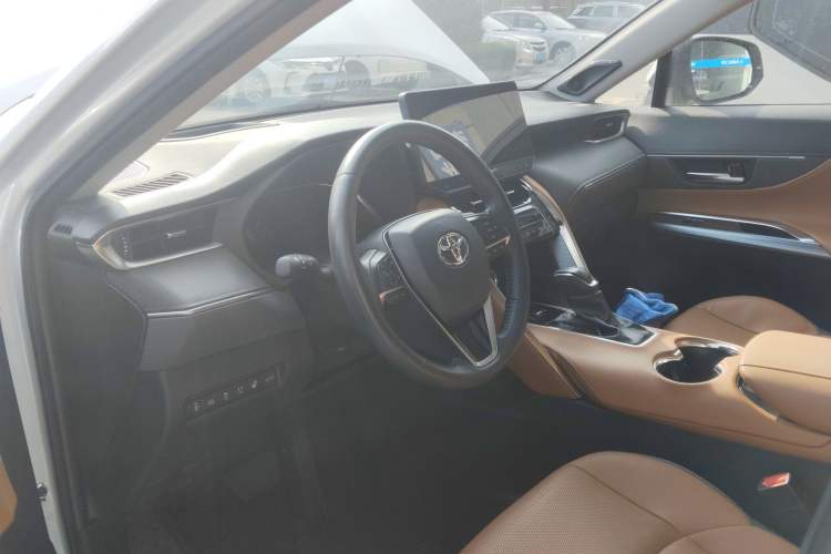 Used Toyota Venza 2022 2.0L CVT Four-Wheel Drive Supreme Edition Center Console