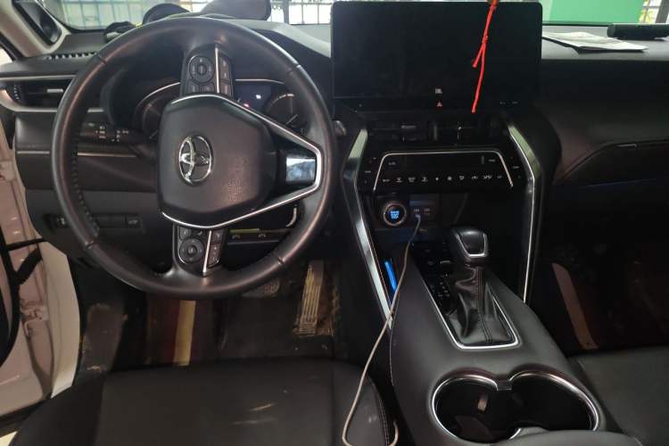 Used Toyota Venza 2022 2.0L CVT Two-Wheel Drive Prestige Edition Center Console