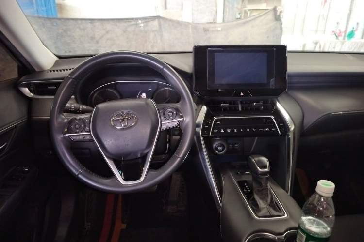 Used Toyota Venza 2022 2.0L CVT Two-Wheel Drive Luxury Edition Center Console