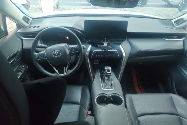 Used Toyota Venza 2022 2.0L CVT Two-Wheel Drive Prestige Edition Center Console