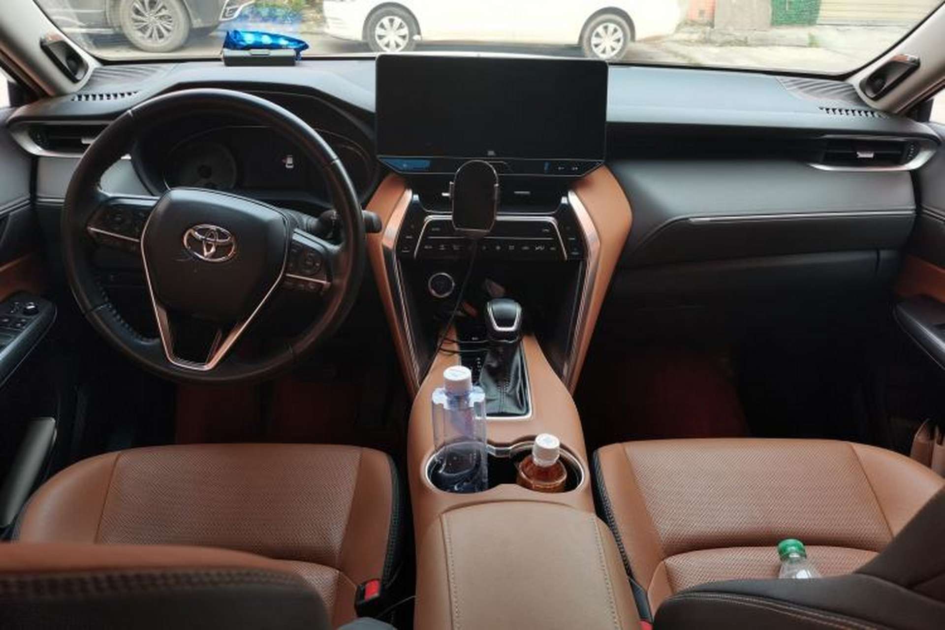 Used Toyota Venza 2022 Dual-Engine 2.5L CVT Two-Wheel Drive Prestige Edition Center Console