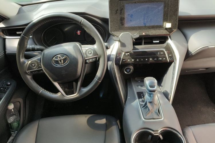 Used Toyota Venza 2022 2.0L CVT Two-Wheel Drive Luxury Edition Center Console