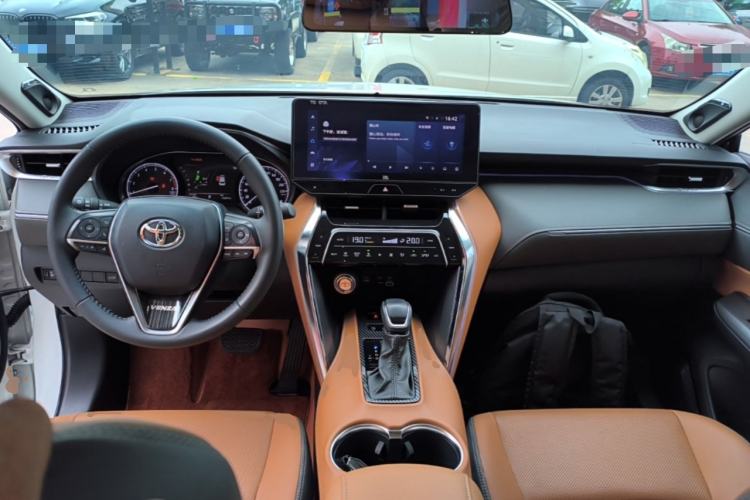Used Toyota Venza 2022 2.0L CVT Two-Wheel Drive Prestige Edition Center Console
