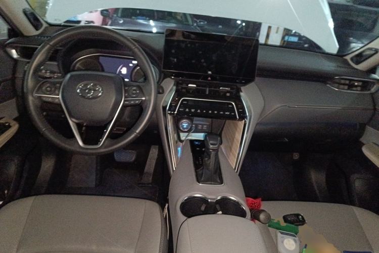 Used Toyota Venza 2022 Dual-Engine 2.5L CVT Two-Wheel Drive Prestige Edition Center Console