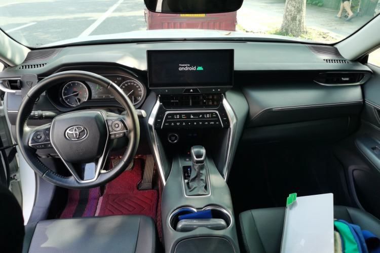 Used Toyota Venza 2022 2.0L CVT Two-Wheel Drive Luxury Edition Center Console