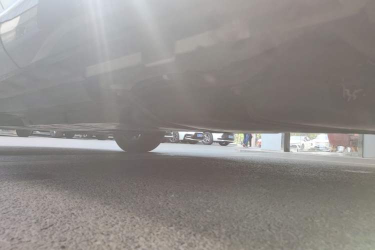 Used Toyota Venza 2022 Dual-Engine 2.5L CVT Four-Wheel Drive Supreme Edition Chassis Rear Left