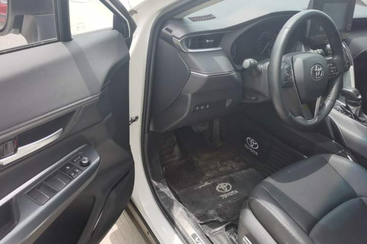 Used Toyota Venza 2022 2.0L CVT Two-Wheel Drive Luxury Edition Driver Seat