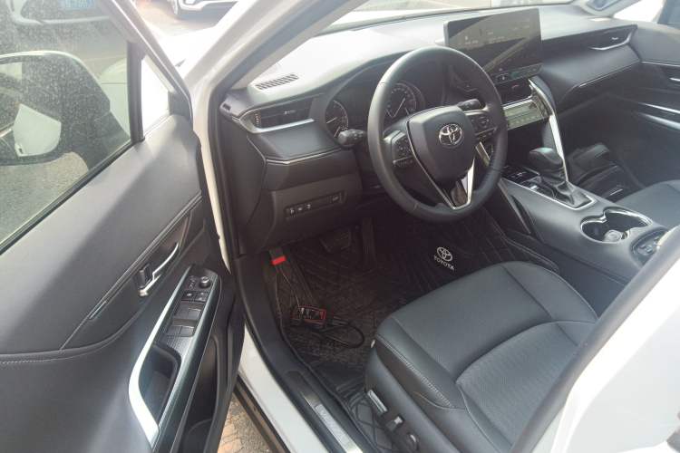 Used Toyota Venza 2022 2.0L CVT Two-Wheel Drive Prestige Edition Driver Seat