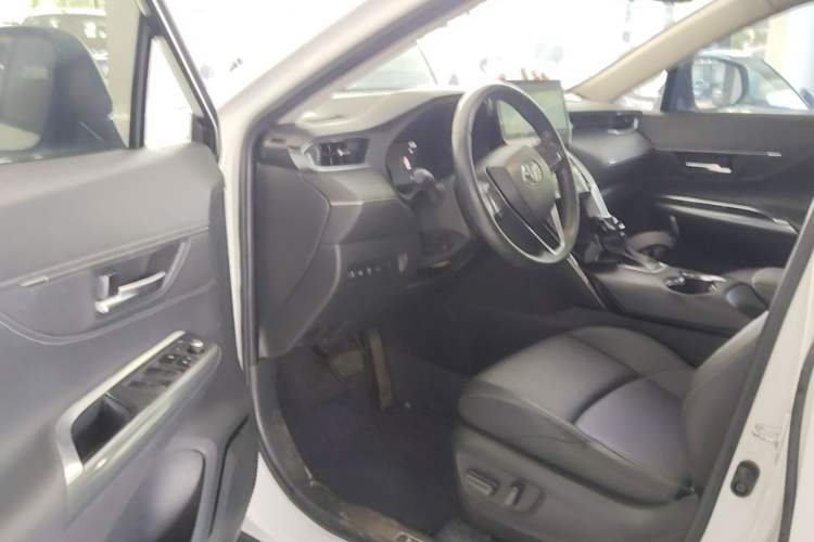 Used Toyota Venza 2022 2.0L CVT Two-Wheel Drive Prestige Edition Driver Seat