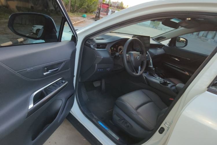 Used Toyota Venza 2022 2.0L CVT Two-Wheel Drive Prestige Edition Driver Seat