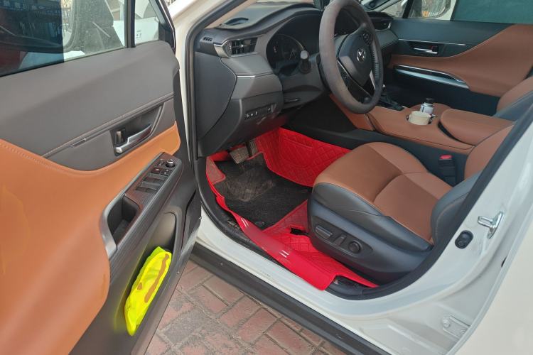 Used Toyota Venza 2022 2.0L CVT Two-Wheel Drive Prestige Edition Driver Seat