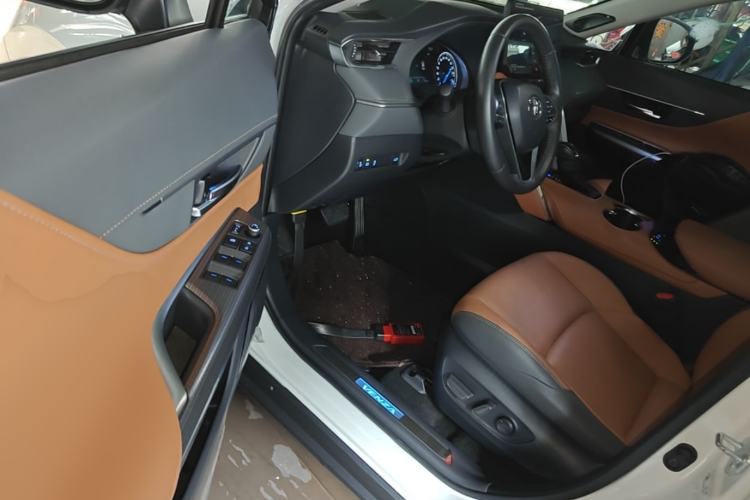 Used Toyota Venza 2022 Dual-Engine 2.5L CVT Two-Wheel Drive Prestige Edition Driver Seat
