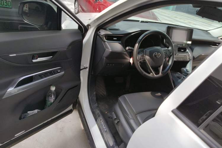 Used Toyota Venza 2022 2.0L CVT Two-Wheel Drive Luxury Edition Driver Seat